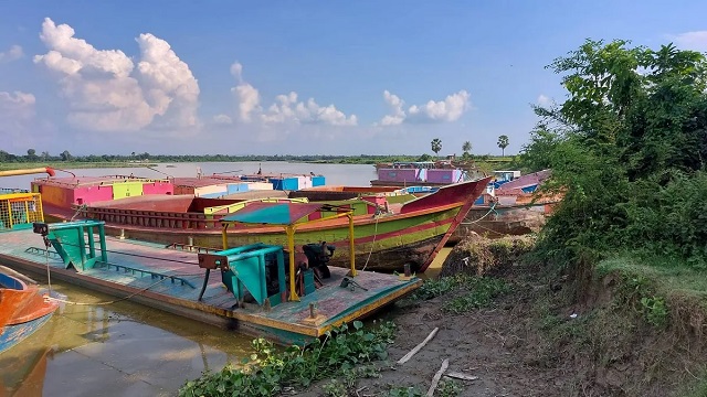 ফেনীতে বালু তোলাকে কেন্দ্র করে সংঘর্ষ, পৌর মেয়রসহ গুলিবিদ্ধ ৪