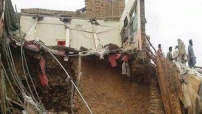 বাড়ির ছাদ ধসে পাকিস্তানে ৯ জনের মৃত্যু