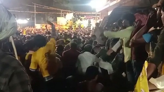 নেতাকে দেখার জন্য হুড়োহুড়ি, ড্রেনে পড়ে নারীসহ নিহত ৮