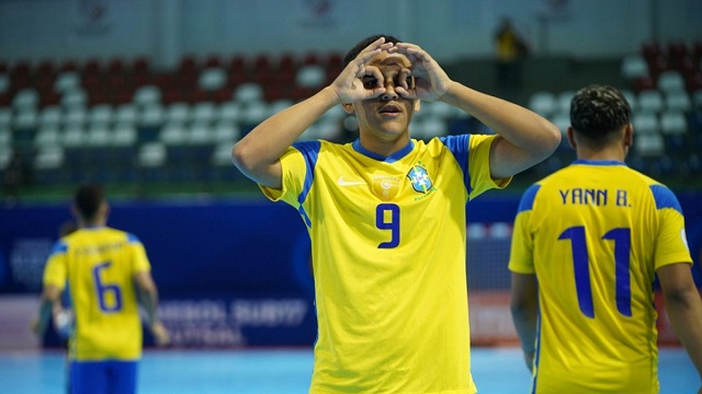 উরুগুয়েকে ৭-১ গোলে হারিয়ে সেমিতে ব্রাজিল