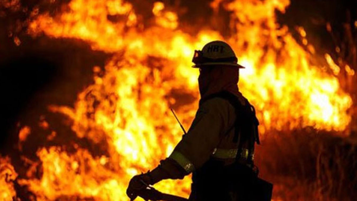 উত্তরায় সাবেক এমপির ভাইয়ের বাড়িতে আগুন