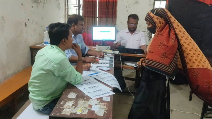 বরিশাল ও খুলনায় ভোট গ্রহণ শেষ, চলছে গণনা