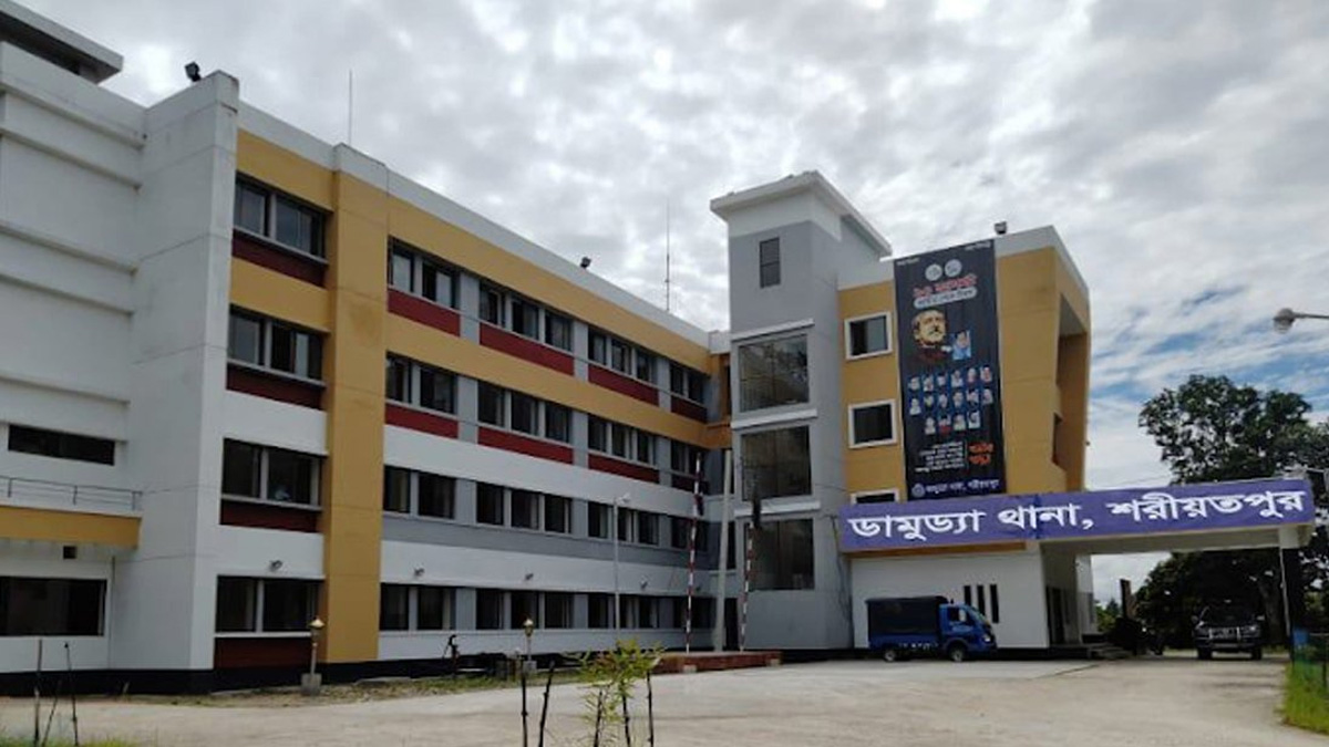 শরীয়তপুরে দুই ব্যবসায়ীকে অপহরণ চেষ্টা, তিন পুলিশ সদস্যসহ আটক ৪