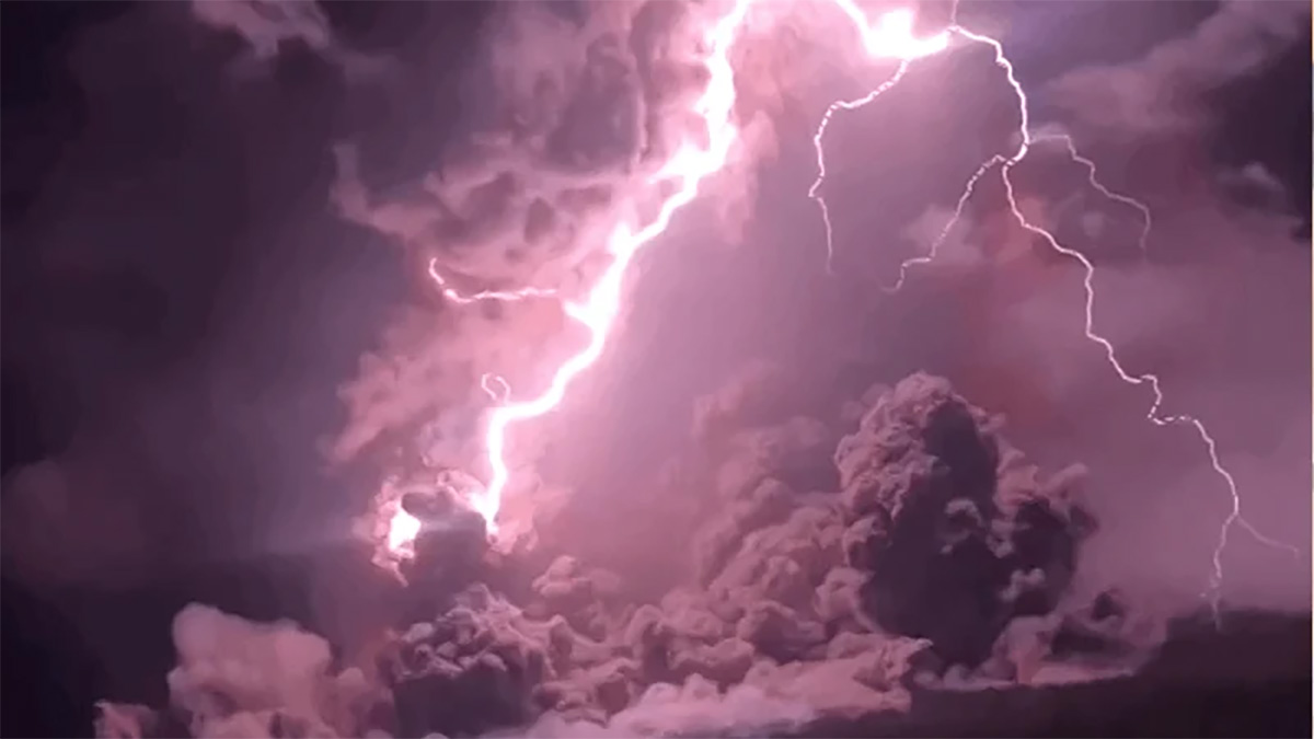 পশ্চিমবঙ্গে বজ্রপাতে একদিনেই ১৩ জনের মৃত্যু