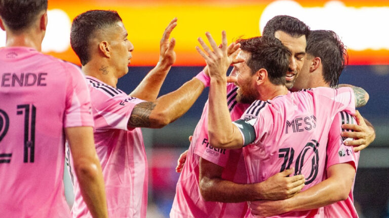 জোড়া গোলে মেসির নতুন রেকর্ড