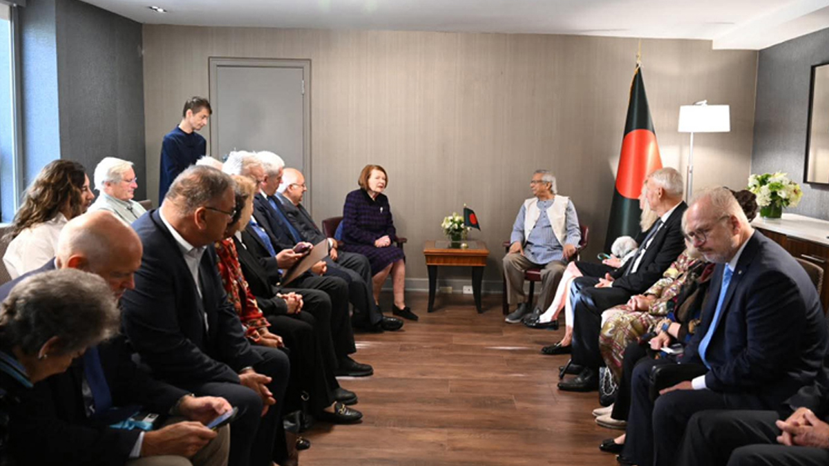 প্রধান উপদেষ্টার প্রতি পূর্ণ সমর্থন জানালেন সাবেক বিশ্বনেতারা