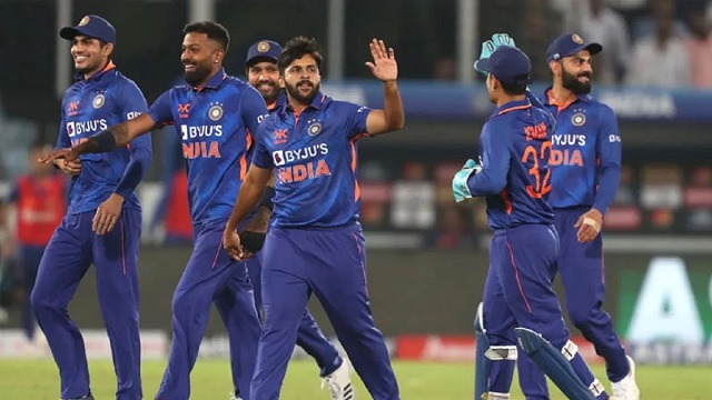 নিউজিল্যান্ডকে ১২ রানে হারিয়ে ওয়ানডে সিরিজে এগিয়ে থাকলো ভারত