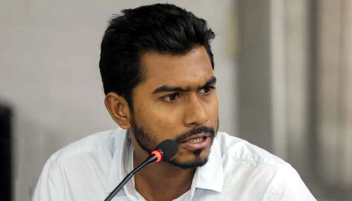 কথা দিচ্ছি, আপনাদের চাকরি যাবে না : পুলিশকে ‍নুর