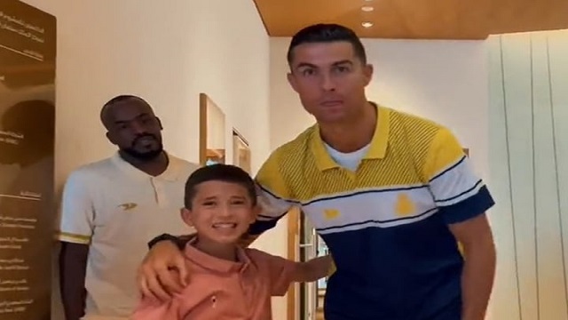 ভূমিকম্পে বাবা হারানো রাভির ইচ্ছেপূরণ করলেন রোনালদো