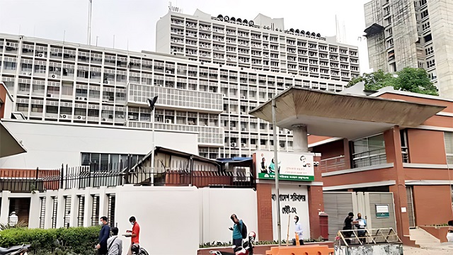 ঈদের আগে শেষ কর্মদিবস আজ