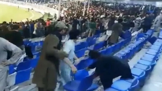 হেরে পাকিস্তানিদের ওপর চেয়ার নিক্ষেপ আফগান সমর্থকদের (ভিডিও)